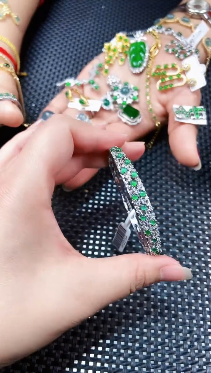 【闪购商品】翡翠手镯未镶嵌11111111