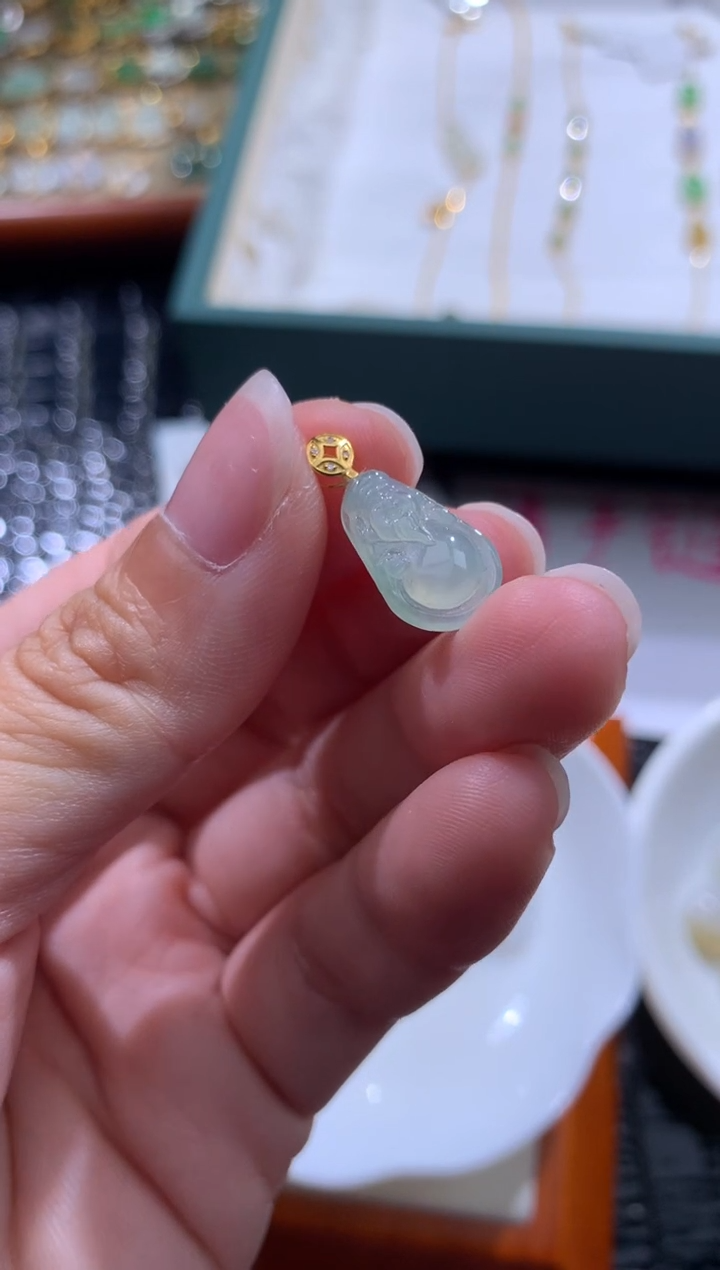 颈饰18K金镶嵌翡翠翡翠