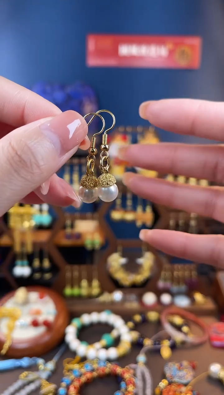 银S925镀金镶嵌淡水珍珠耳饰妙*，115号蕾丝仿花丝半月耳钩