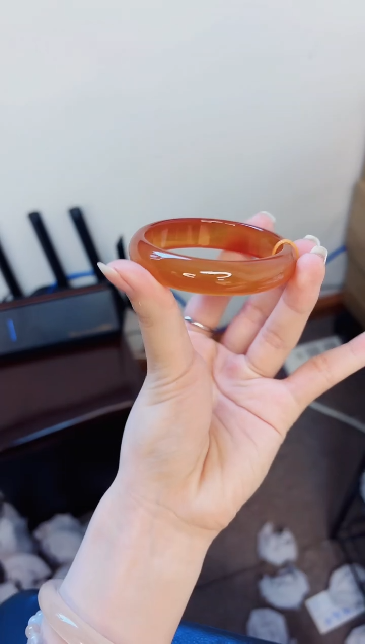 【闪购商品】石英质玉手镯未镶嵌210-玛瑙-圈口58