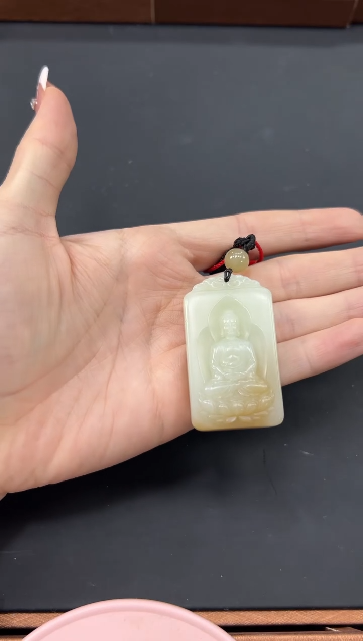 【闪购商品】和田玉吊坠(赠链)未镶嵌且末微色差迪克兰吊坠