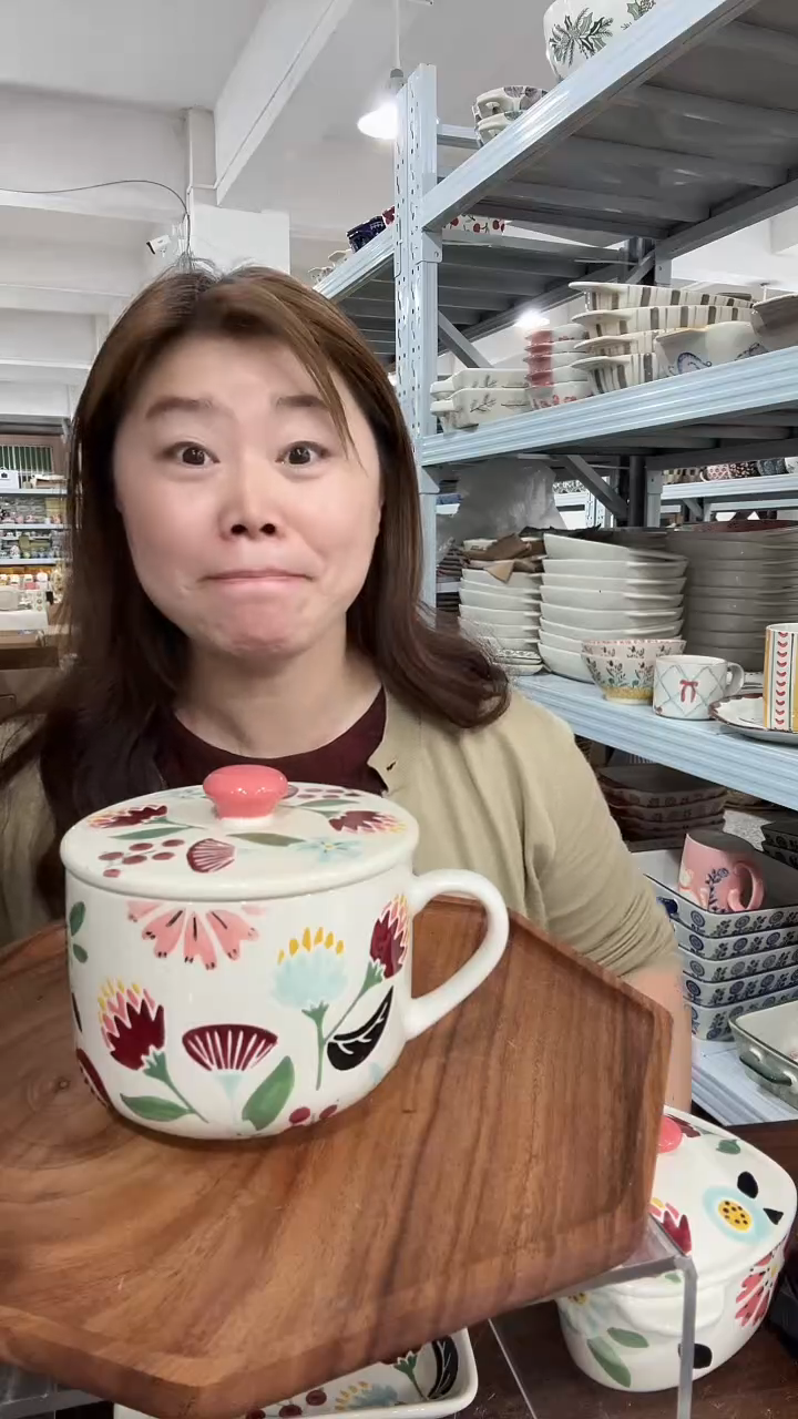 瓷石榴花带盖马克杯