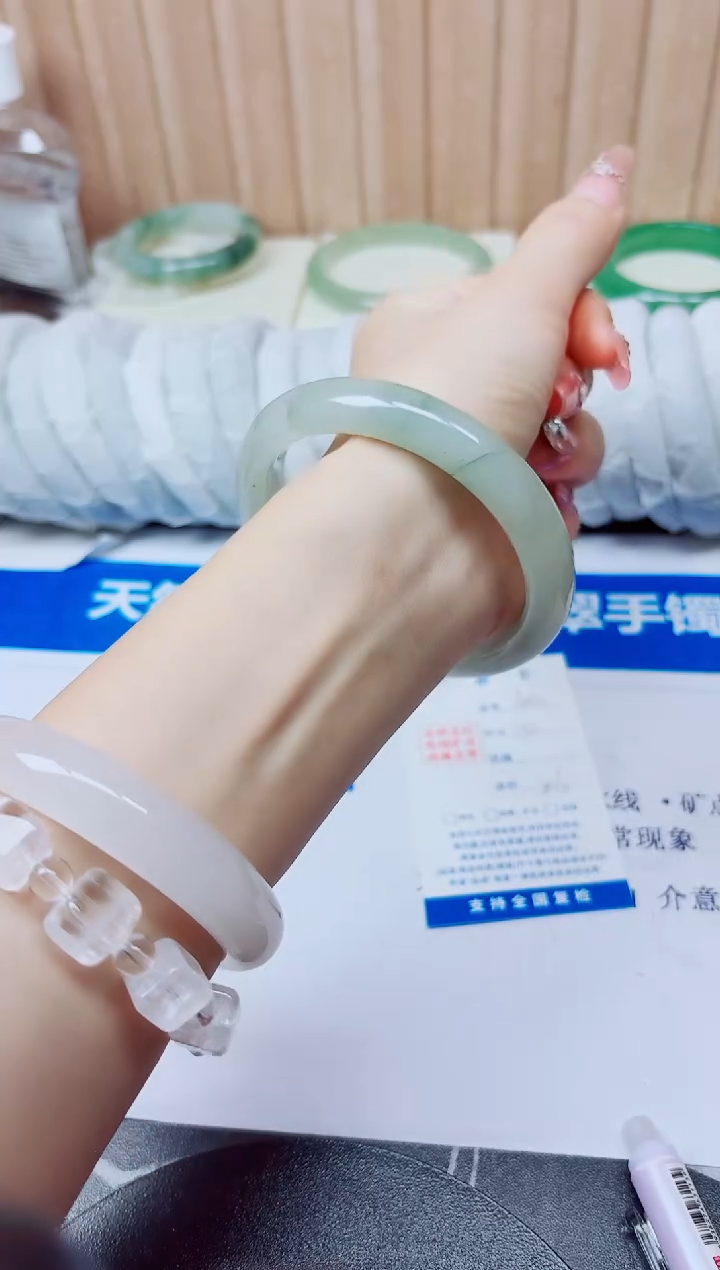 石英质玉手镯未镶嵌40/60