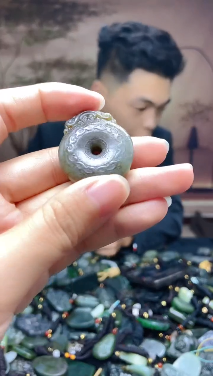 颈饰未镶嵌和田玉duoyangxingfahuo 