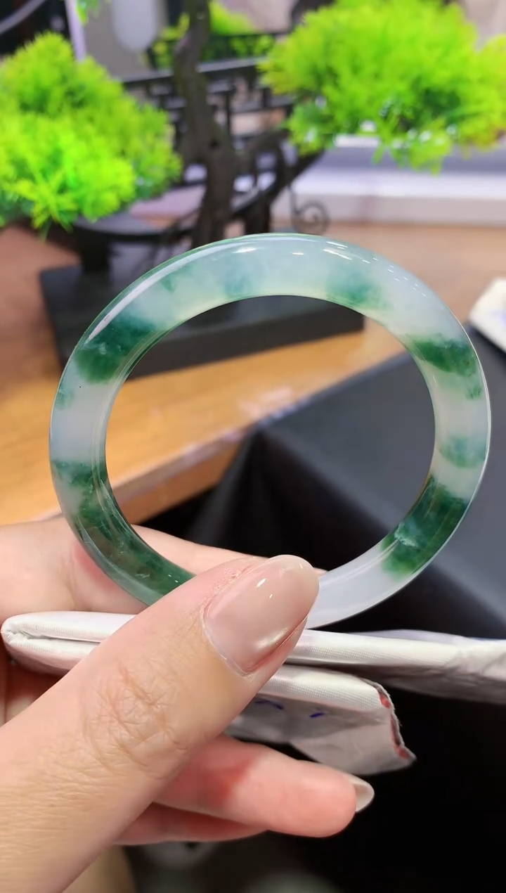 未镶嵌手镯翡翠-k29  天然缅甸A货翡翠53.7圆条