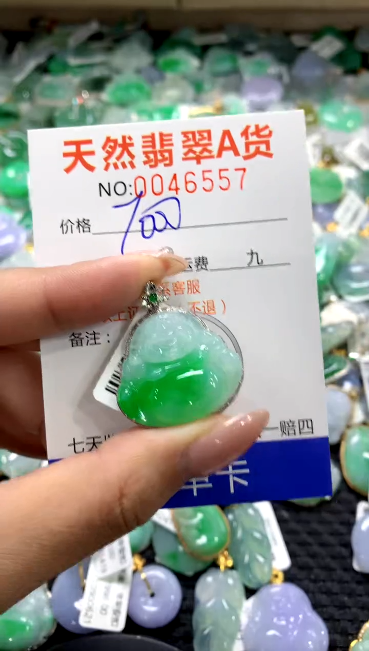 颈饰18K金镶嵌翡翠1111111111111111