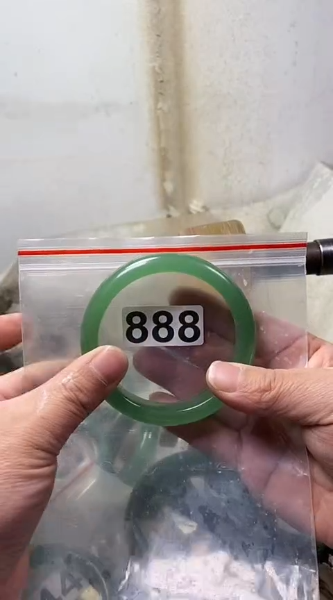 【闪购商品】石英质玉手镯未镶嵌65