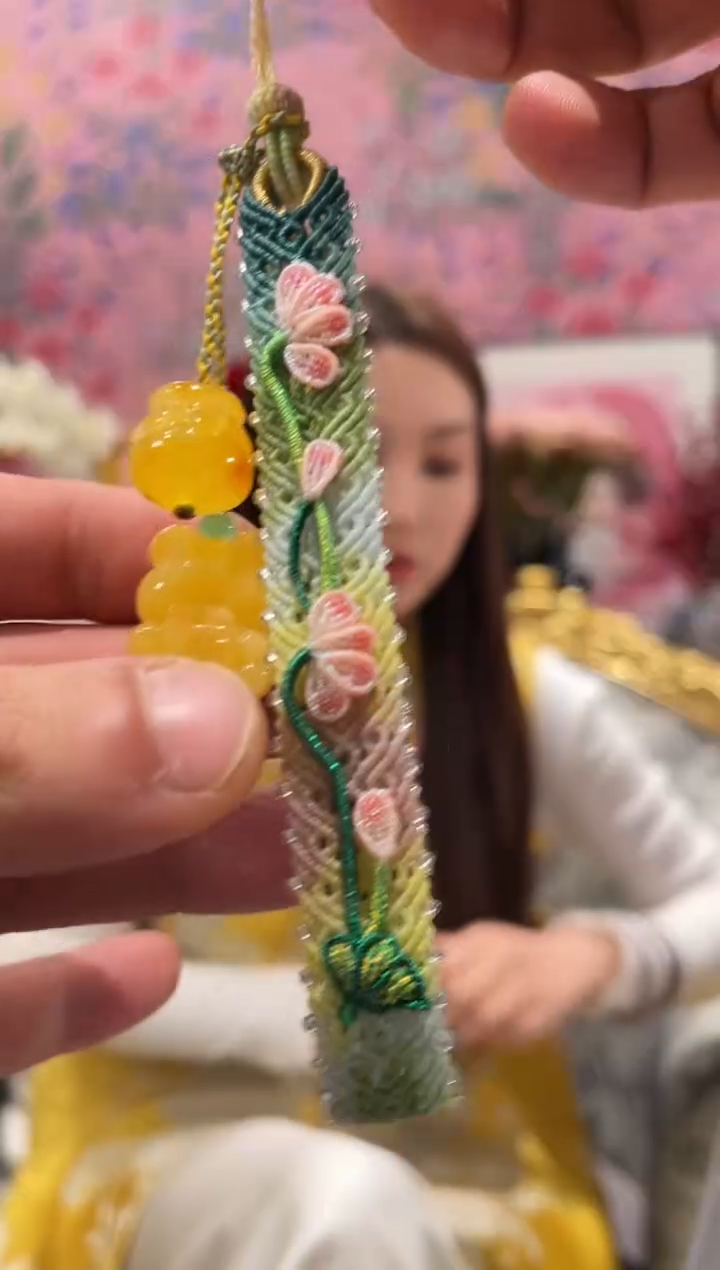 【闪购商品】蜜蜡裸石未镶嵌手机挂