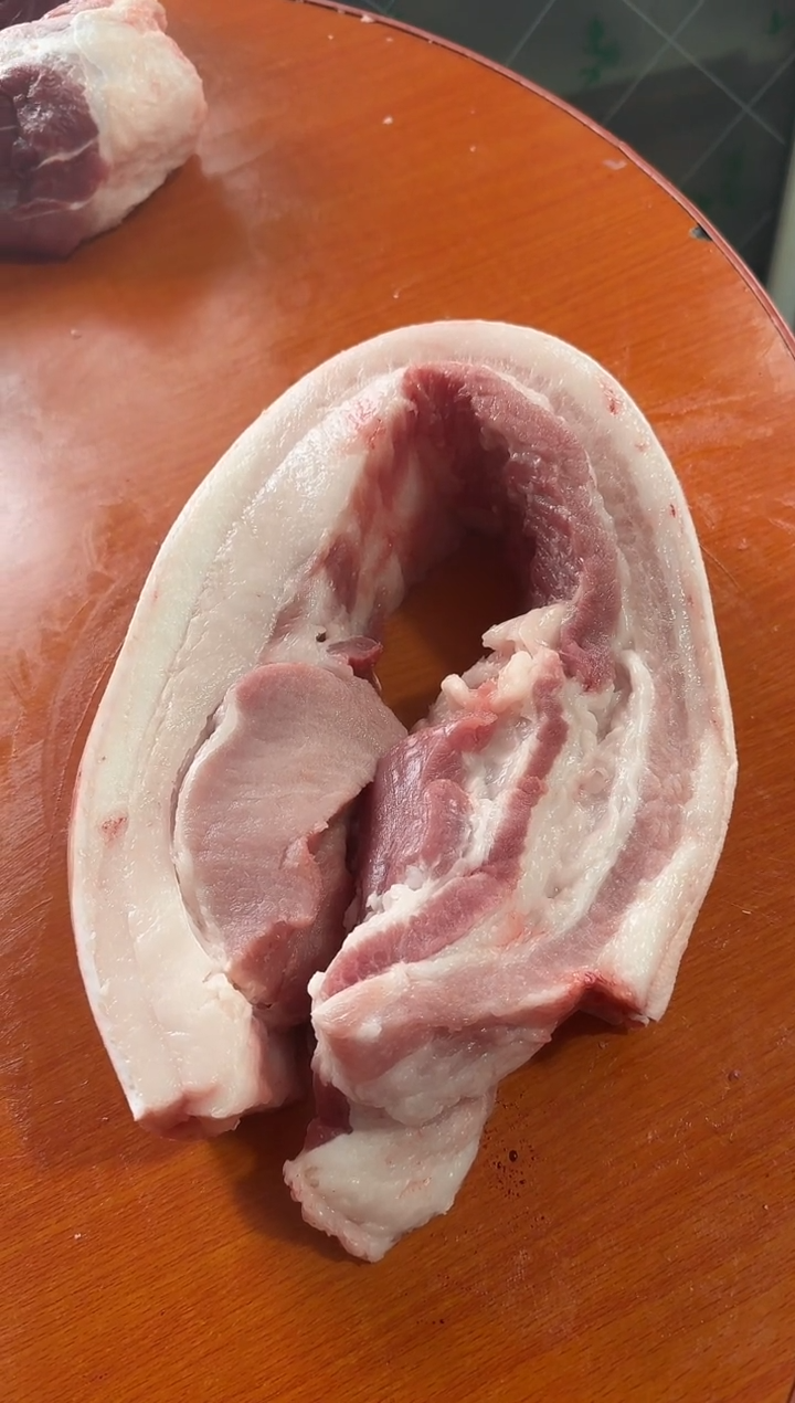 中国大陆180食用农产品爱****。猪五花肉2.9 爱花胜于爱自己