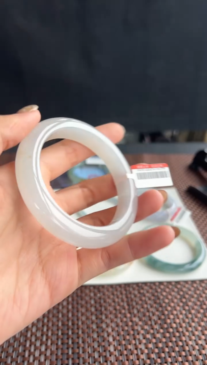 【闪购商品】翡翠手镯未镶嵌52号57.5*12.2*9.4