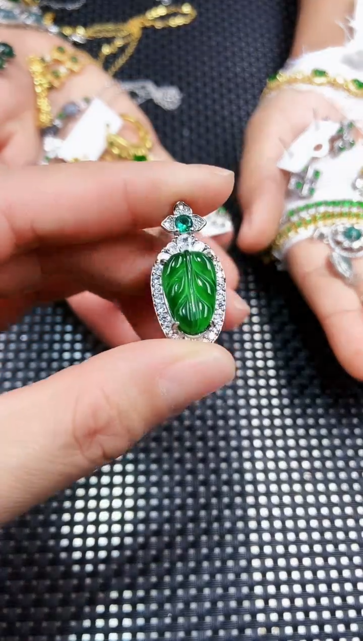 【闪购商品】翡翠吊坠(不含链)未镶嵌111111111