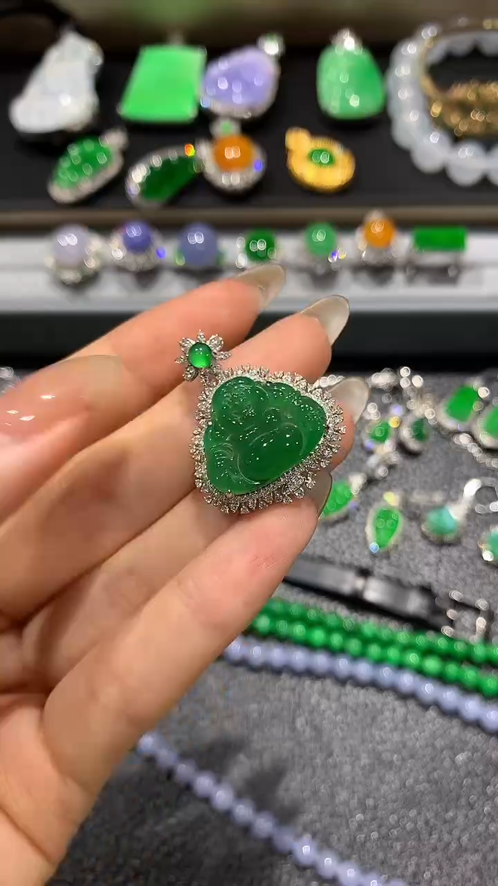 【闪购商品】翡翠吊坠(不含链)18K金镶嵌12团购