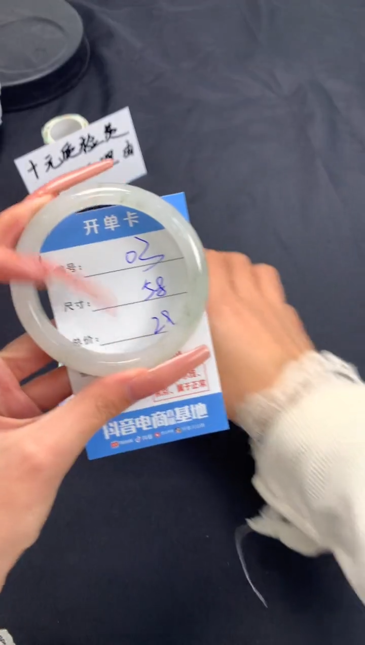 【闪购商品】石英质玉手镯未镶嵌A03