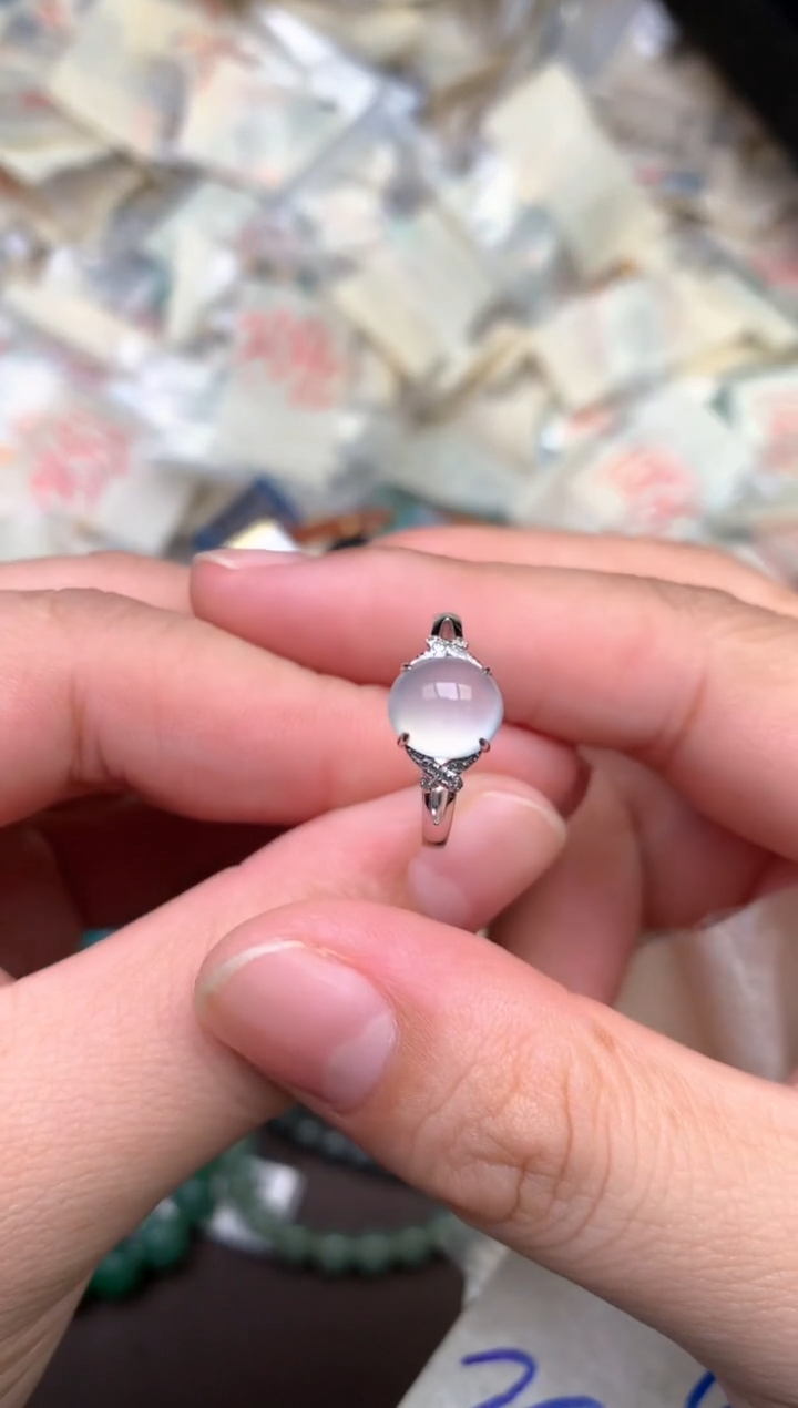 18K金镶嵌挂件翡翠— 