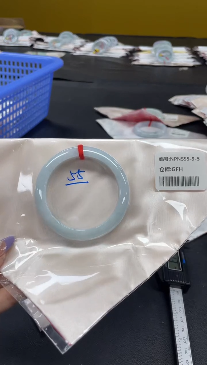 未镶嵌手镯翡翠翡翠手镯