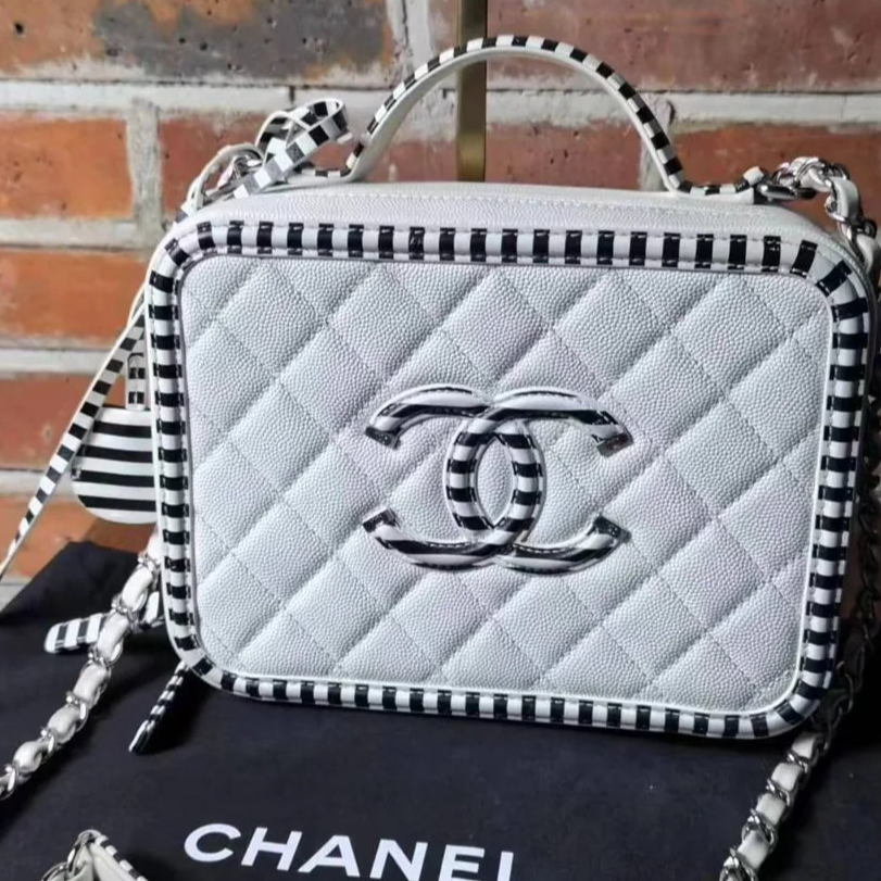 95新 Chanel/香奈儿 手提相机包小号荔枝纹黑白拼色/BGK302800011
