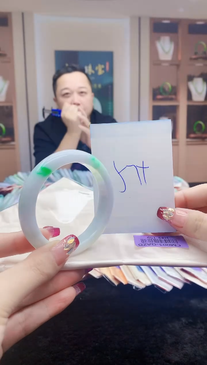 【闪购商品】翡翠手镯未镶嵌     H85-159