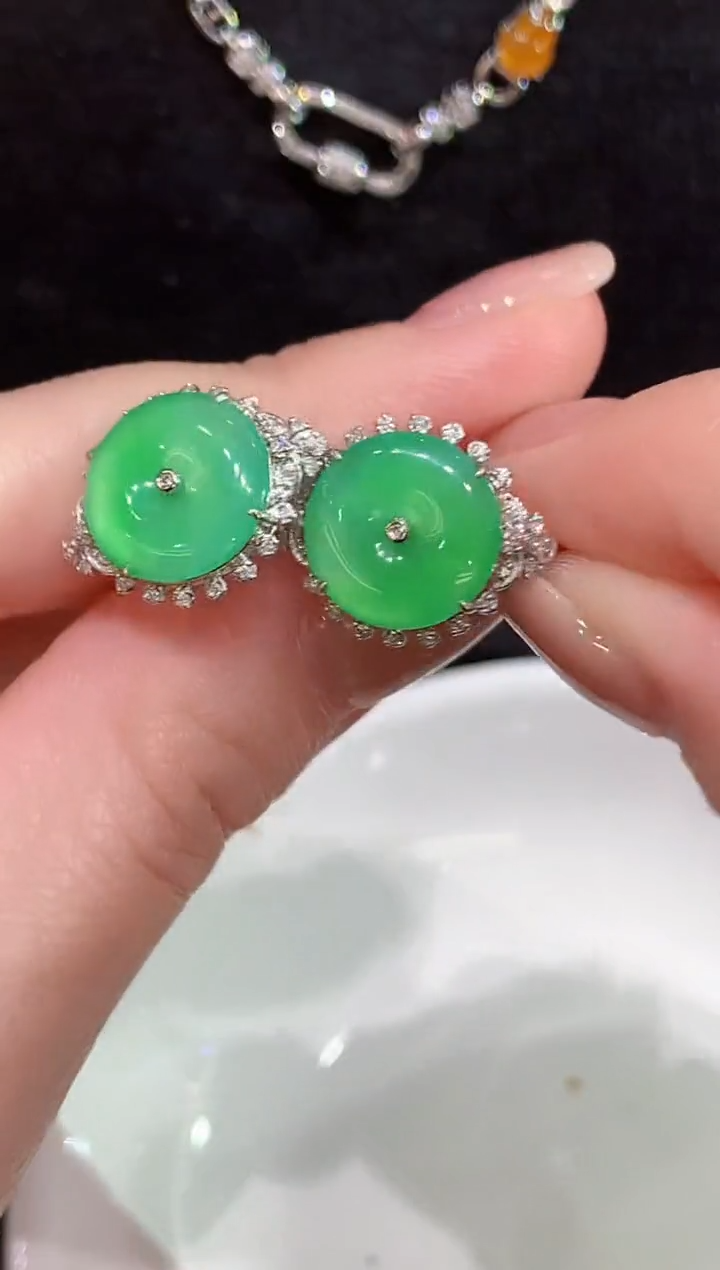 18K金镶嵌翡翠耳饰L多样性发其一