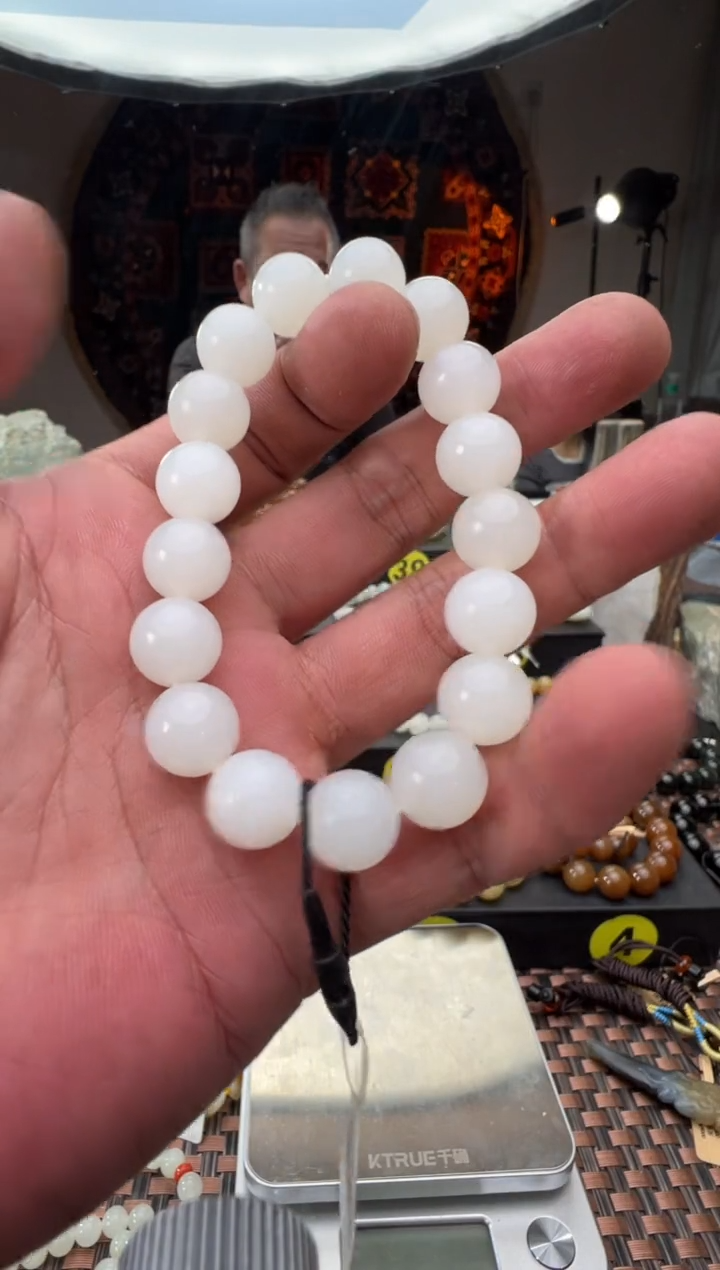 未镶嵌手串和田玉黑山料白玉卡12手串