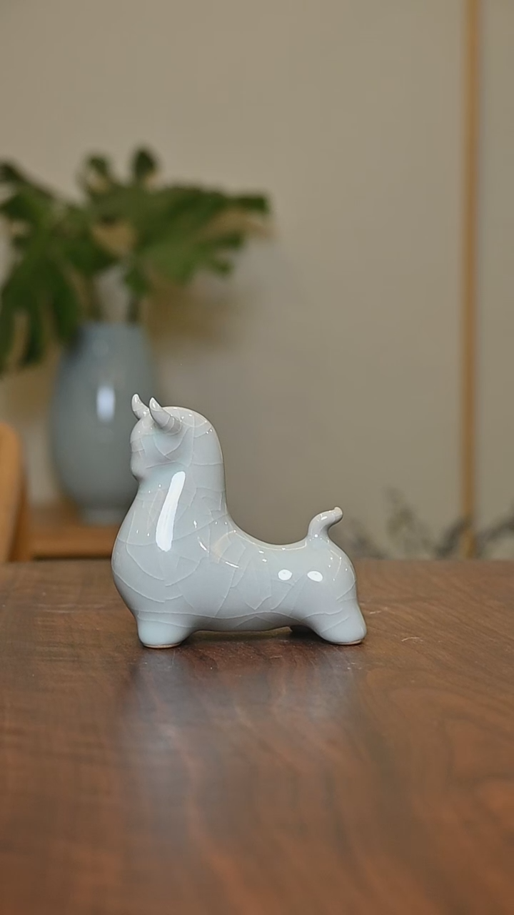 福牛 粉青釉 微瑕 无款