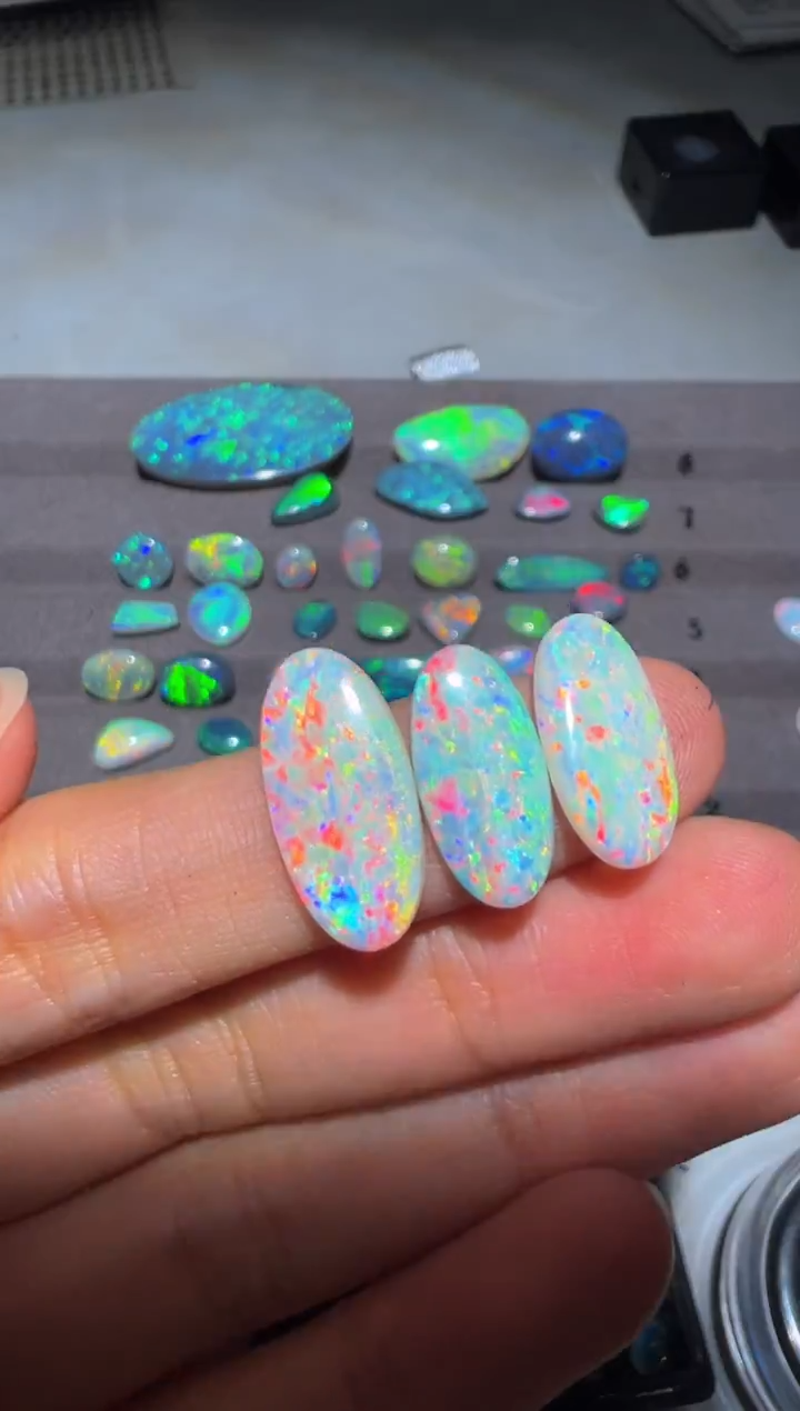 未镶嵌欧泊宝石F****铃【苏苏精选】澳洲黑澳宝    mm