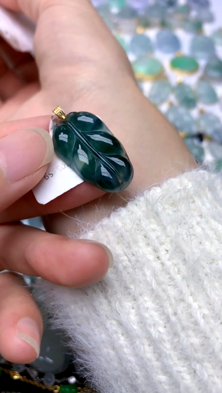 颈饰18K金镶嵌翡翠天然A货翡翠