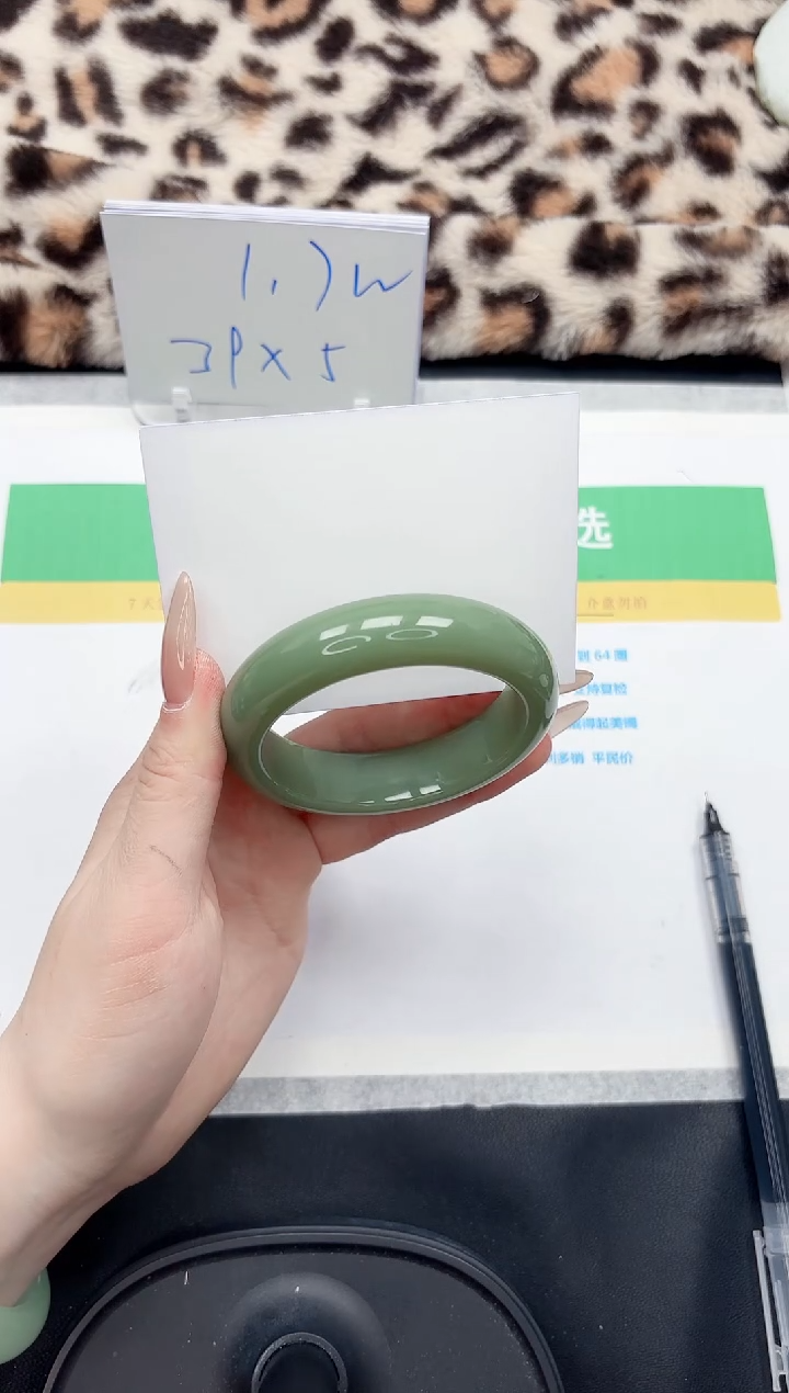 【闪购商品】石英质玉手镯未镶嵌182*-56