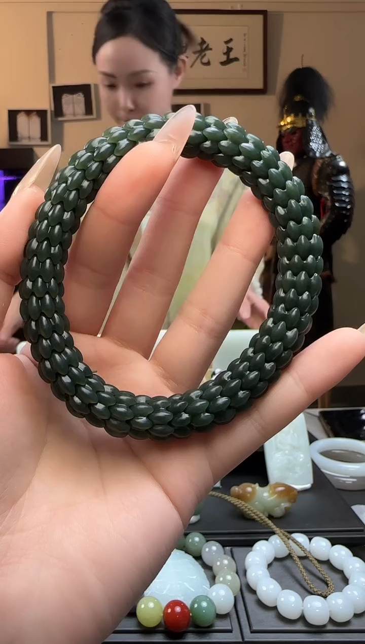 【闪购商品】和田玉青玉莲花未镶嵌手串