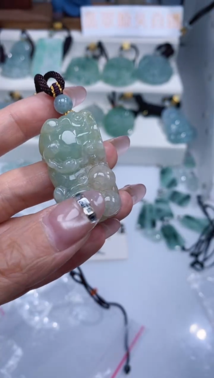 颈饰未镶嵌翡翠吊坠