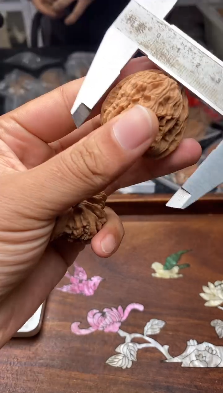 【闪购商品】文玩核桃把件A191号36尺密文