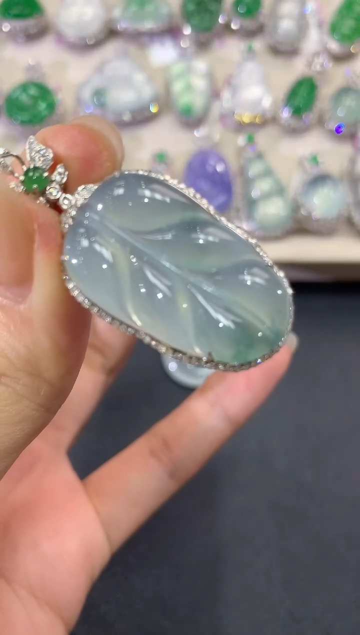 【闪购商品】翡翠吊坠(不含链)18K金镶嵌q26      