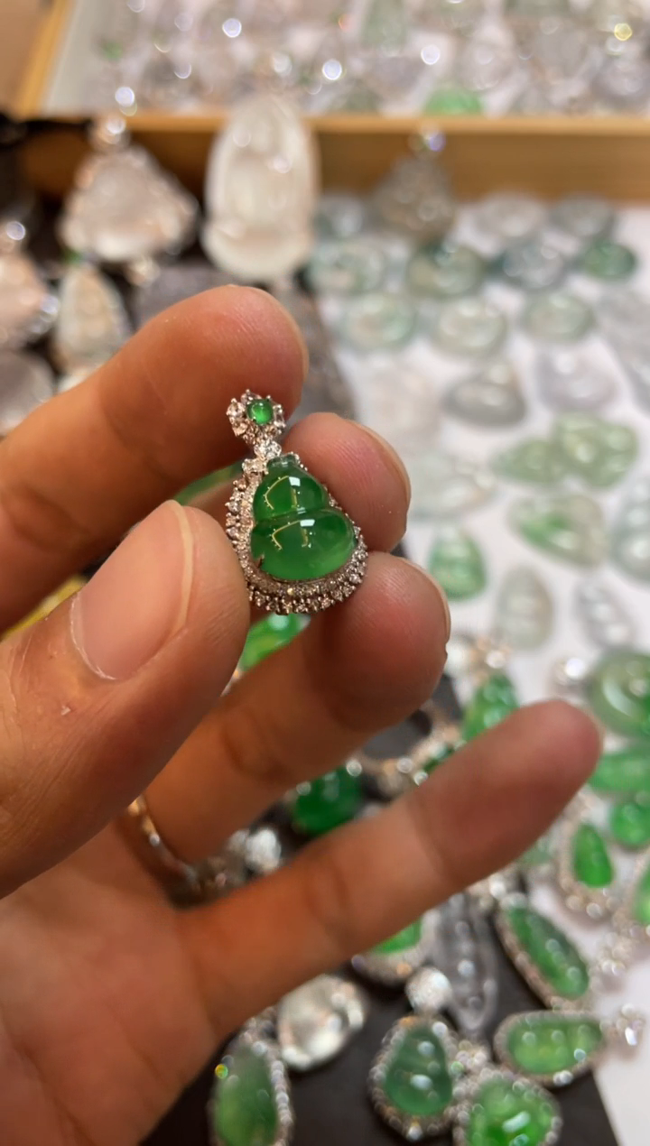 【闪购商品】翡翠吊坠(不含链)18K金镶嵌葫芦