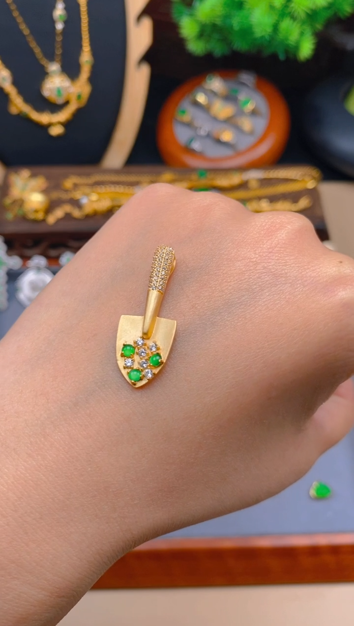 翡翠银S925镶嵌吊坠(不含链)金铲铲