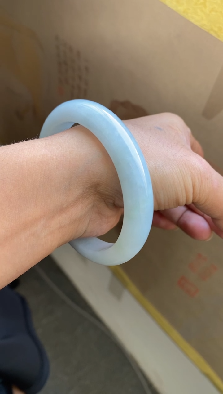 未镶嵌手镯翡翠（血漏）胶润特色天空蓝2号