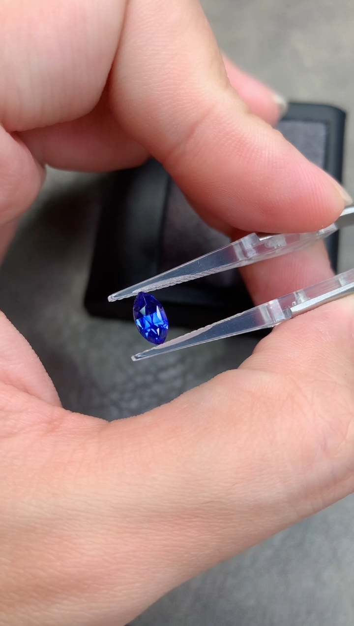 【闪购商品】蓝宝石裸石未镶嵌1.35ct 皇家蓝GUILD榄尖EXX