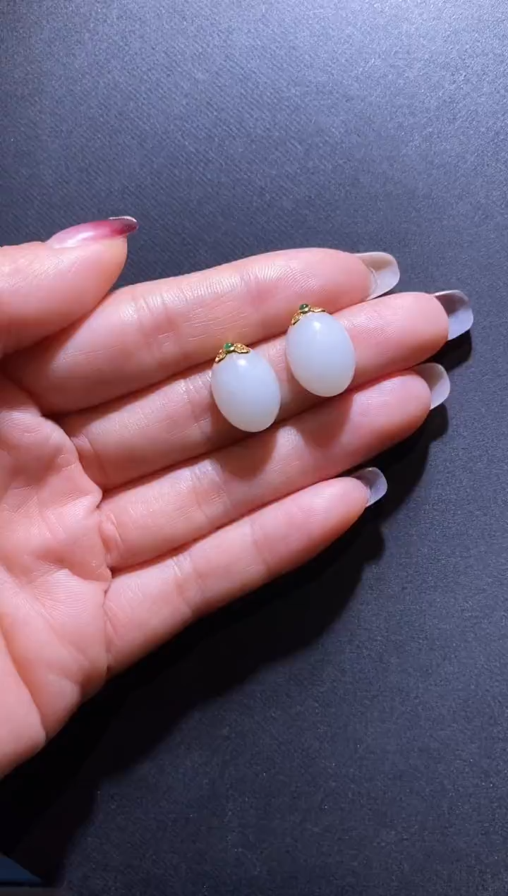 18K金镶嵌和田玉耳饰和田蛋面耳钉