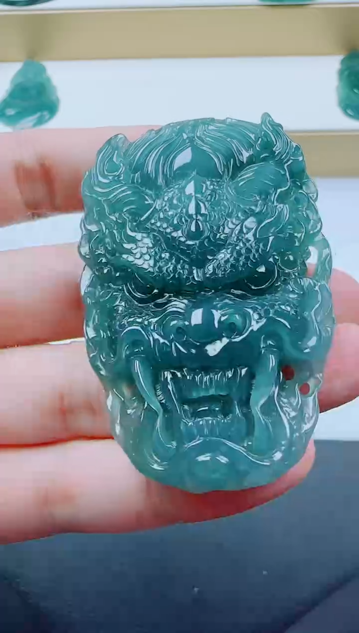 颈饰未镶嵌翡翠狼**Y龙头