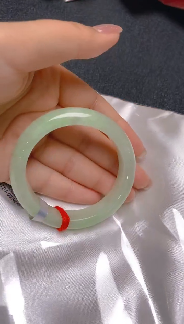 【闪购商品】翡翠手镯未镶嵌018   圈口53