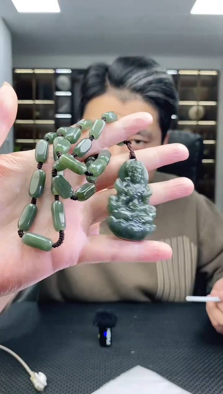 颈饰未镶嵌和田玉飘带观音-带链子