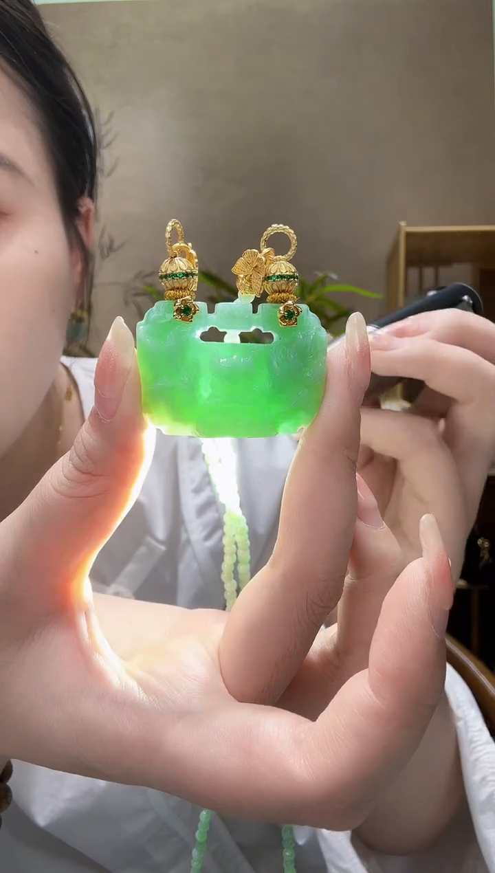 翡翠未镶嵌颈饰吊坠