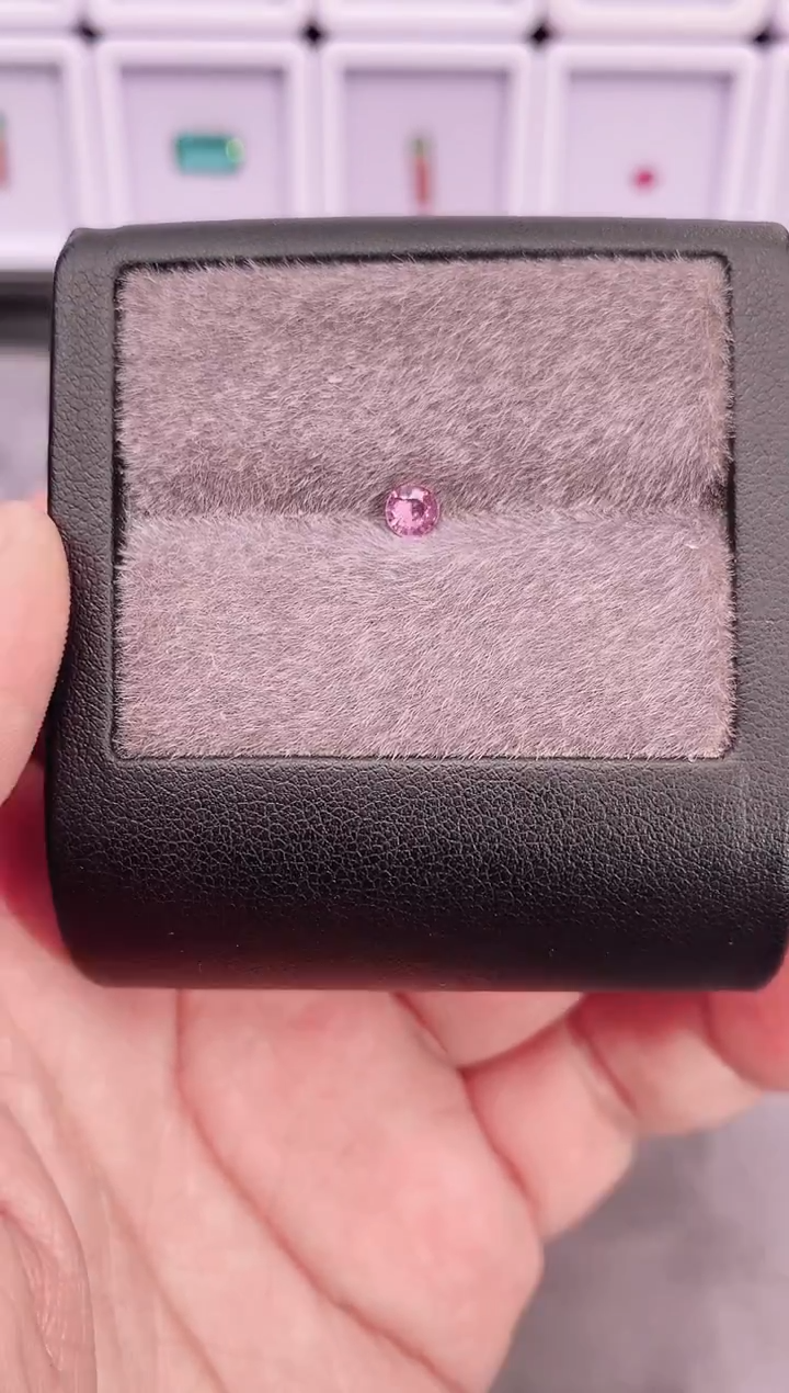 未镶嵌裸石尖晶石0.2