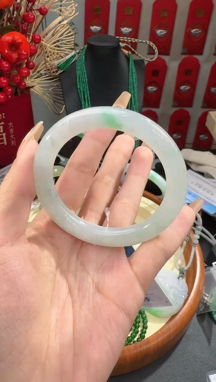 【闪购商品】翡翠手镯未镶嵌手镯