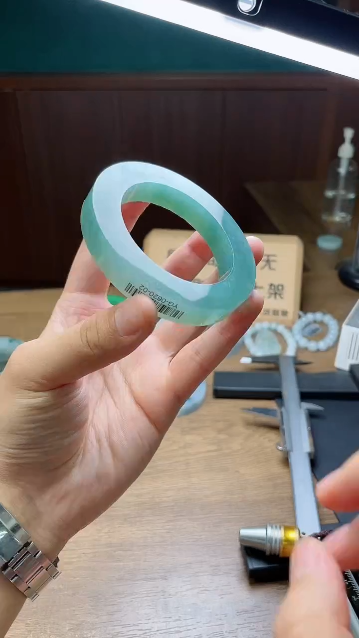 定制翡翠手镯未镶嵌原****?定制