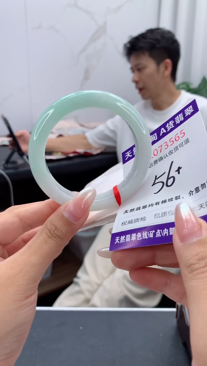 未镶嵌手镯翡翠有纹，完美者勿拍