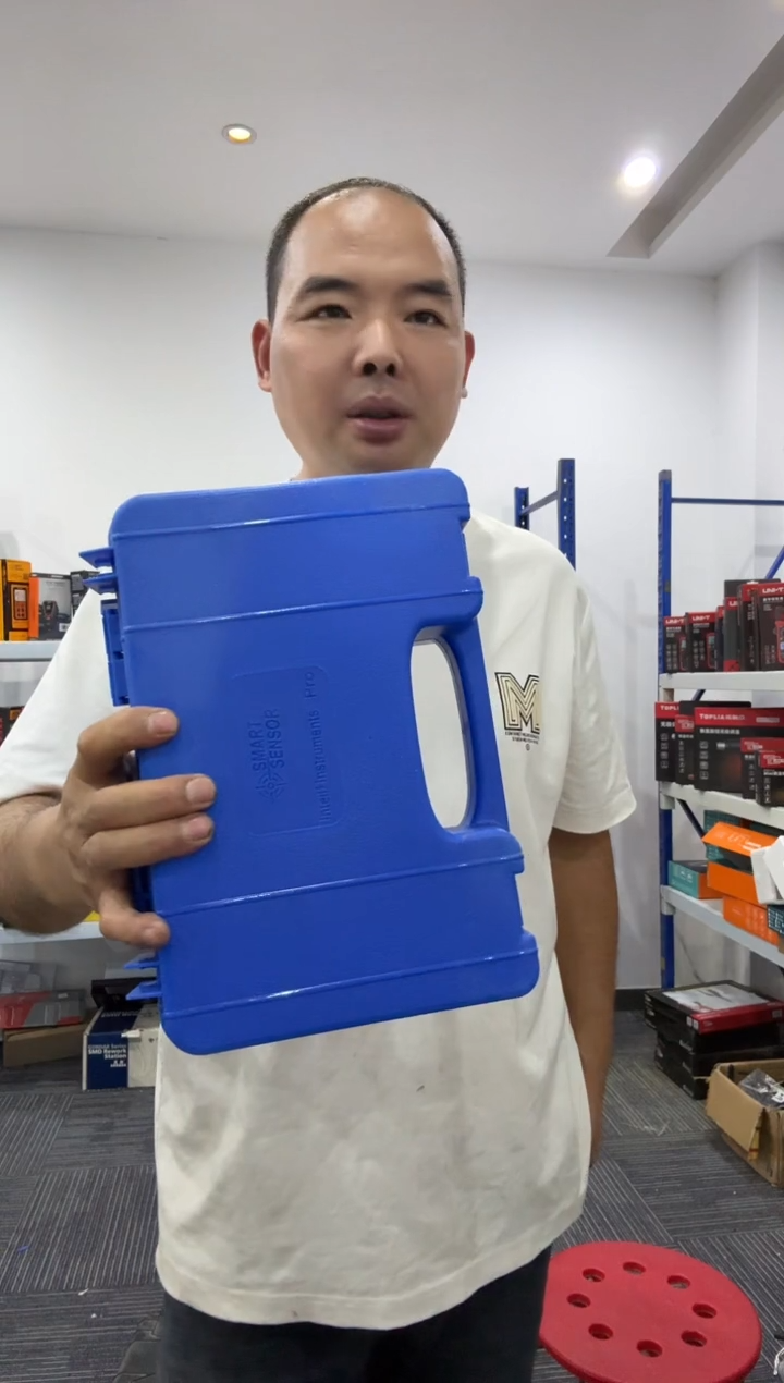 福利品   蓝色工具箱