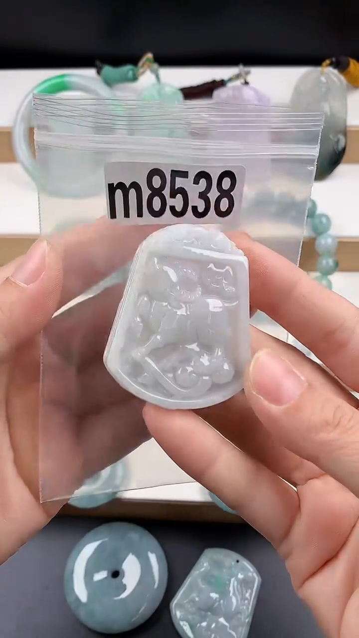 颈饰未镶嵌翡翠天然翡翠吊坠挂件