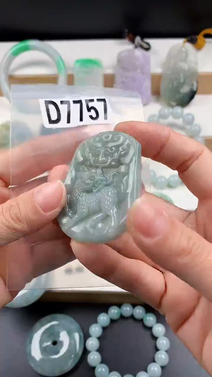 颈饰未镶嵌翡翠天然翡翠吊坠挂件