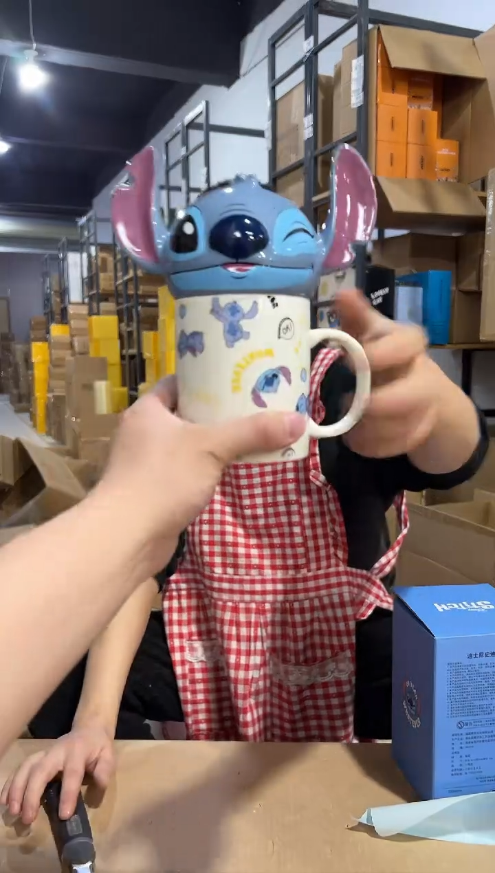 【闪购商品】杯原盒史迪仔满印带盖杯