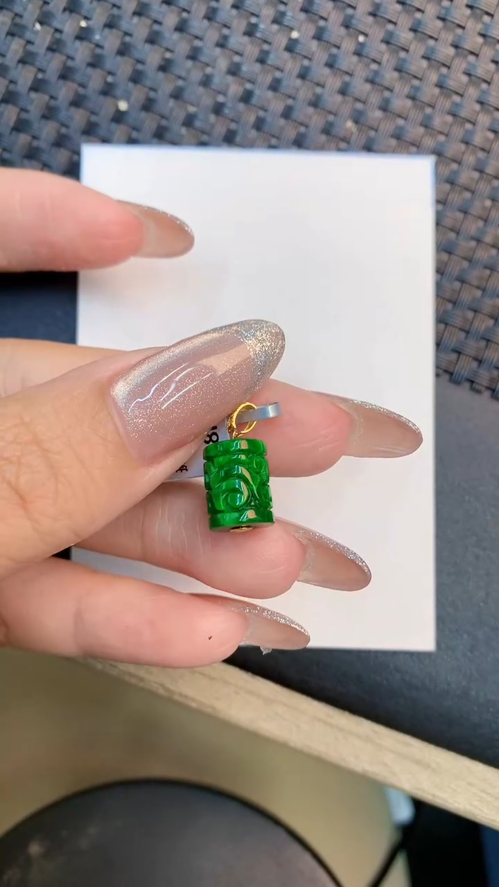 颈饰18K金镶嵌翡翠1