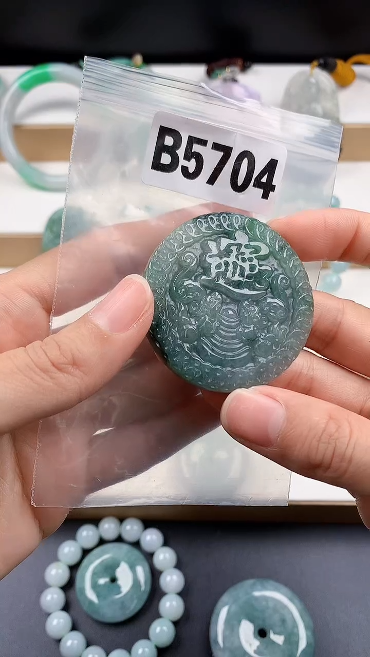 颈饰未镶嵌翡翠天然翡翠吊坠挂件